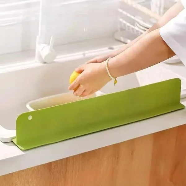 1pcs Silicone Kitchen Sink Water Splash Guard Washing Basin Anti-splash Stopper Waterproof Splatter Screen Bar Anti-water Board